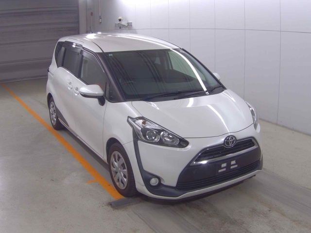 TOYOTA SIENTA — фото