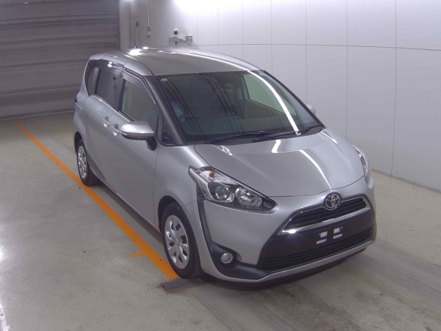 TOYOTA SIENTA — фото