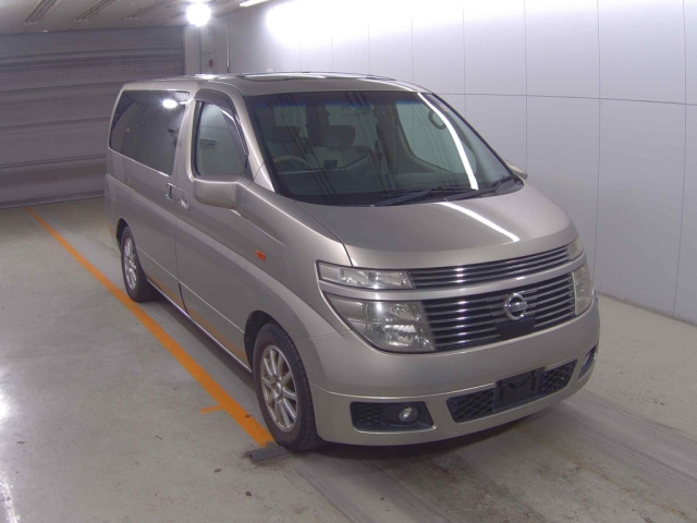 NISSAN ELGRAND — фото