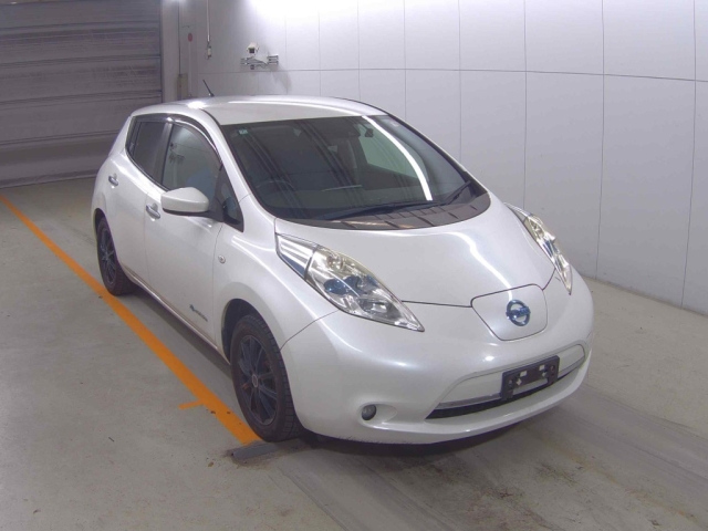 NISSAN LEAF — фото