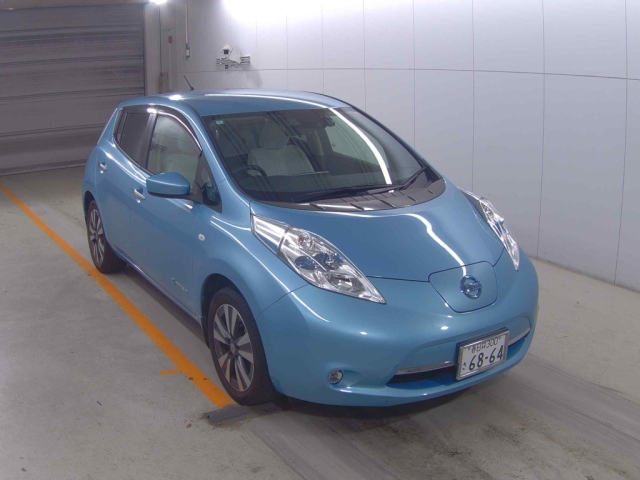 NISSAN LEAF — фото