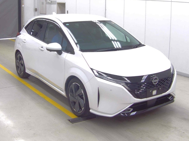 NISSAN AURA — фото