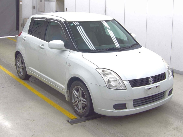 SUZUKI SWIFT — фото
