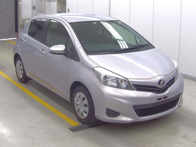 TOYOTA VITZ — фото
