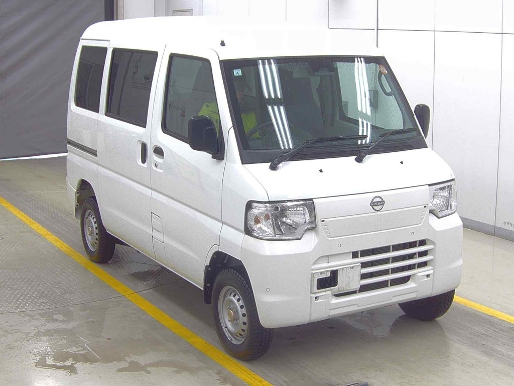 NISSAN CLIPPER — фото