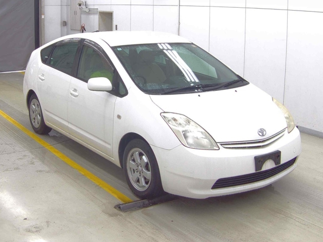 TOYOTA PRIUS — фото