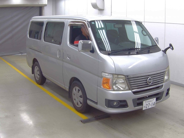 NISSAN CARAVAN — фото