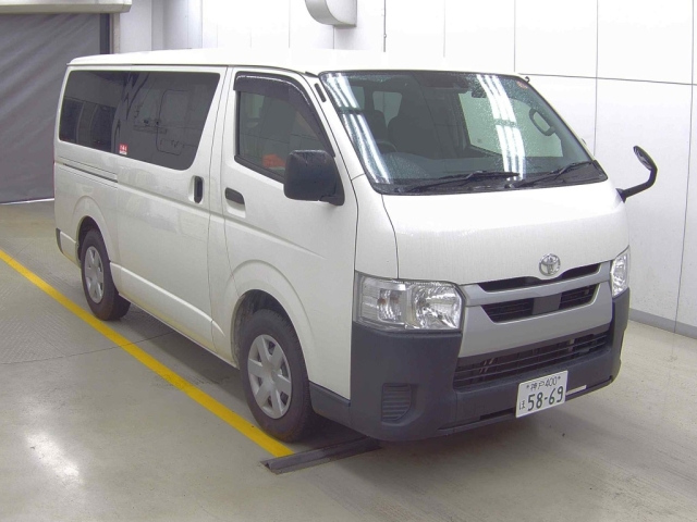 TOYOTA HIACE — фото