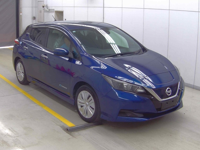 NISSAN LEAF — фото