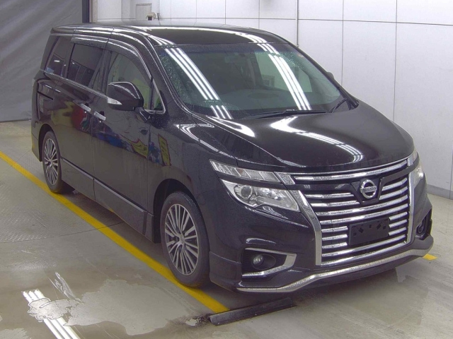 NISSAN ELGRAND — фото