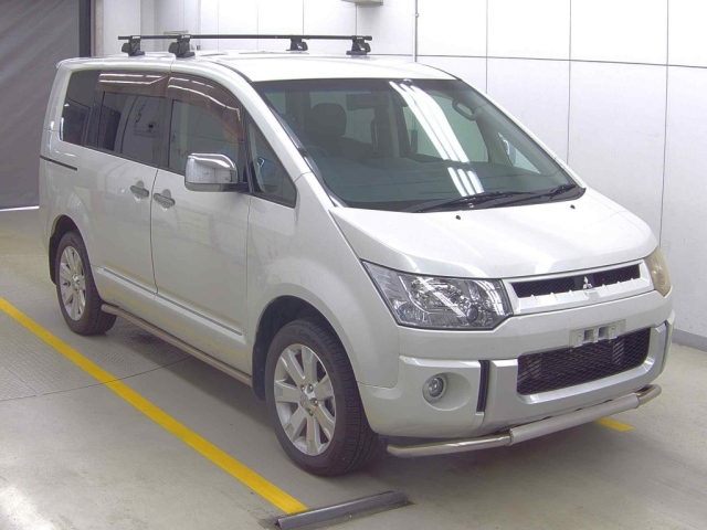 MITSUBISHI DELICA — фото
