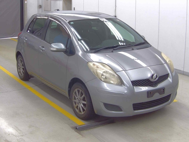 TOYOTA VITZ — фото