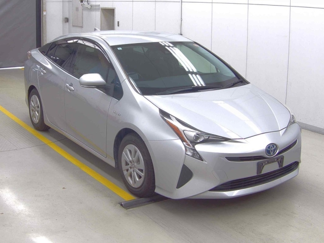 TOYOTA PRIUS — фото
