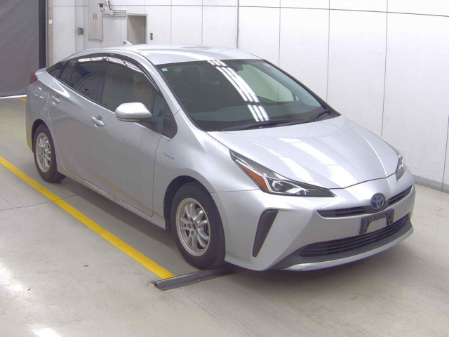 TOYOTA PRIUS — фото