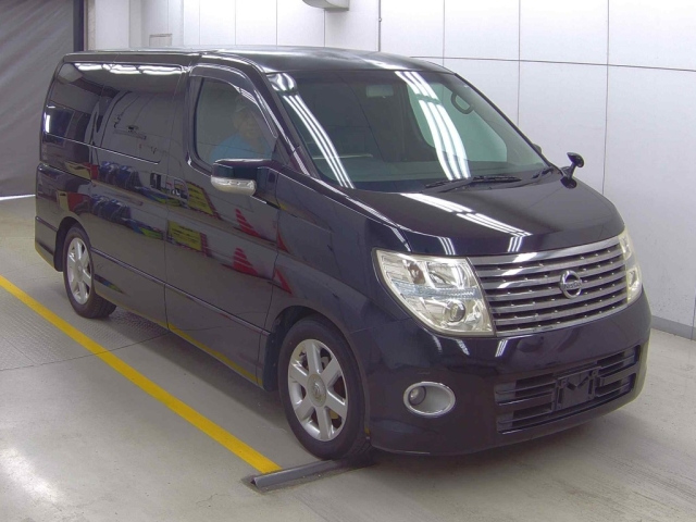 NISSAN ELGRAND — фото
