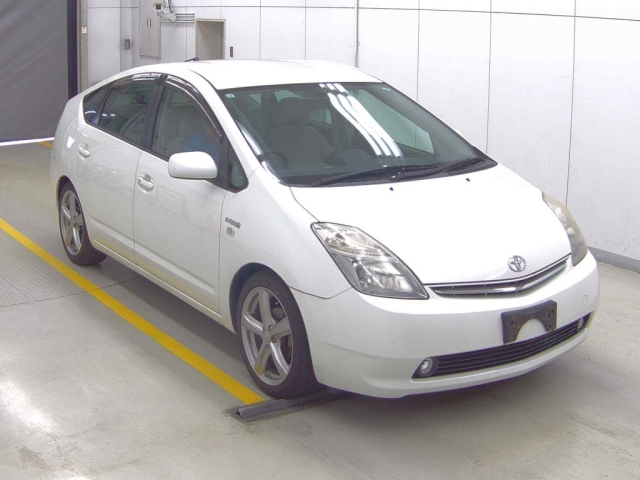 TOYOTA PRIUS — фото