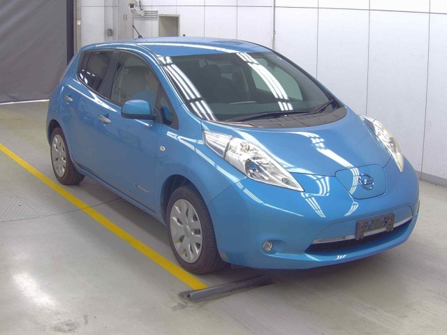 NISSAN LEAF — фото