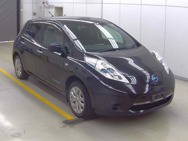 NISSAN LEAF — фото