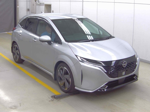 NISSAN AURA — фото