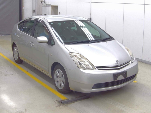TOYOTA PRIUS — фото