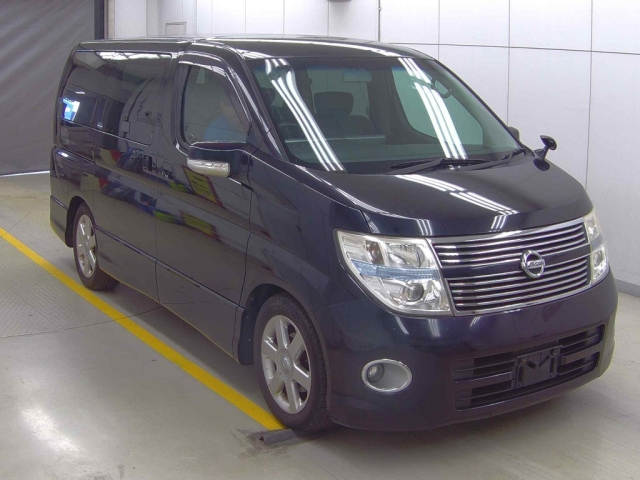 NISSAN ELGRAND — фото