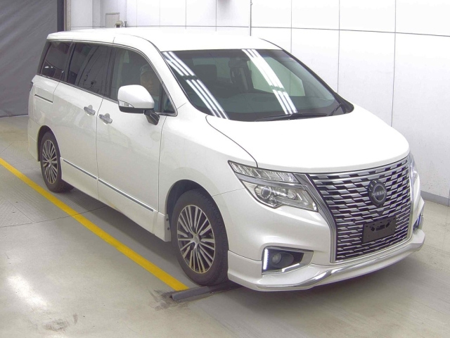 NISSAN ELGRAND — фото