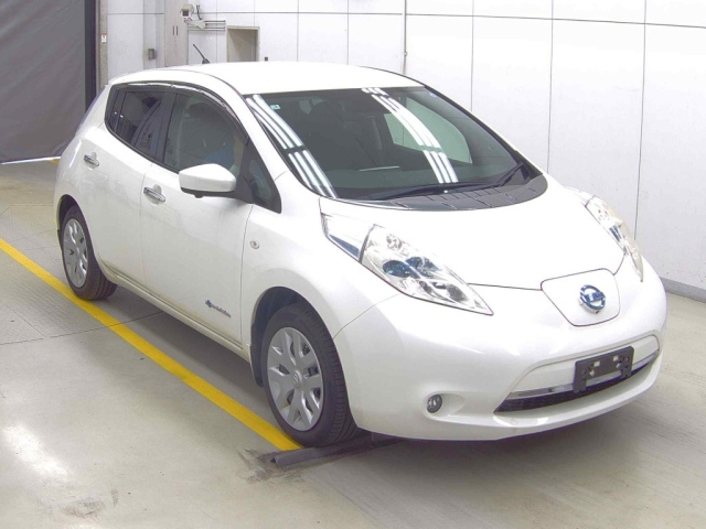 NISSAN LEAF — фото