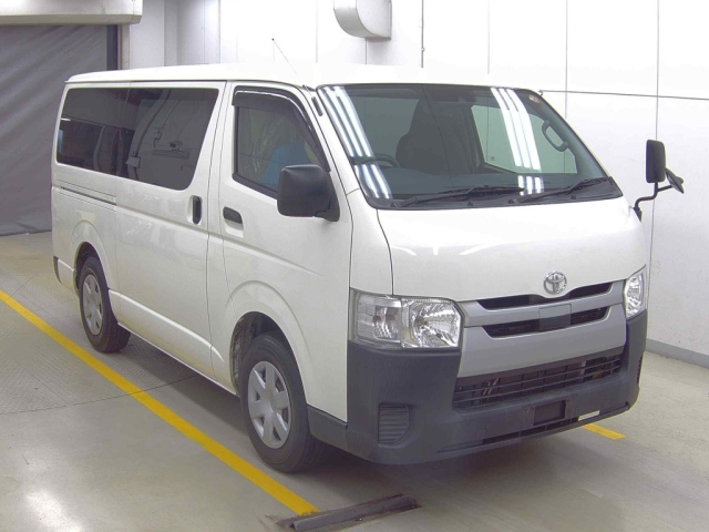 TOYOTA HIACE — фото