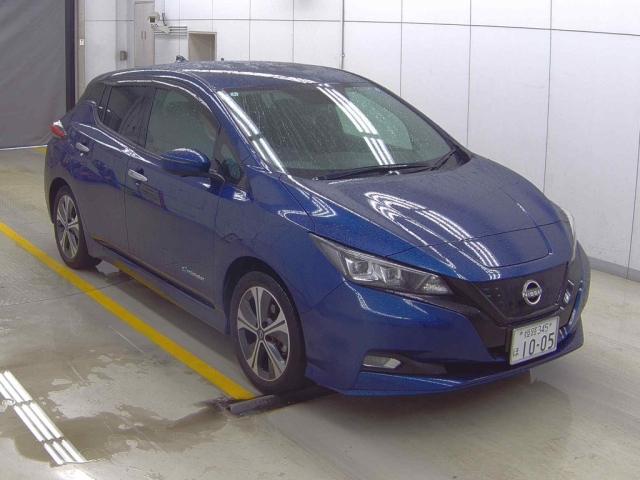 NISSAN LEAF — фото
