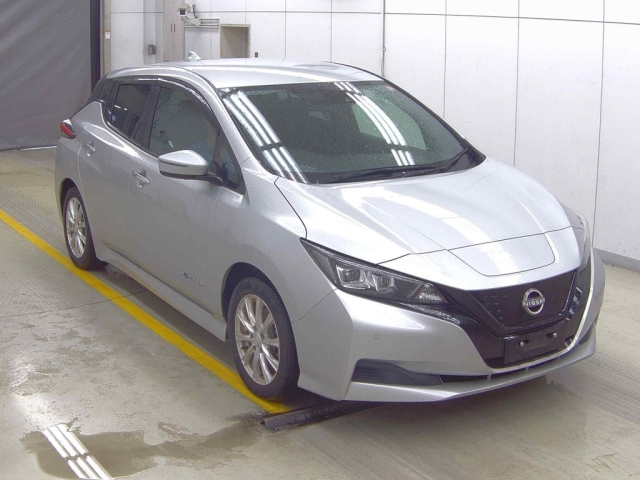 NISSAN LEAF — фото