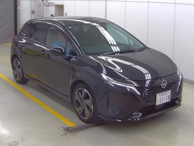 NISSAN AURA — фото