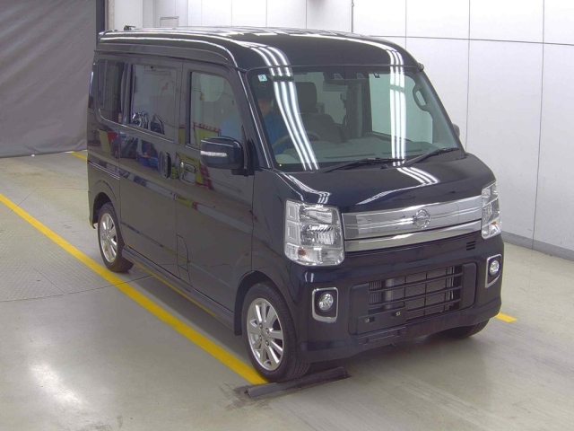 NISSAN CLIPPER — фото