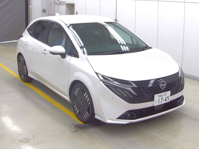 NISSAN AURA — фото