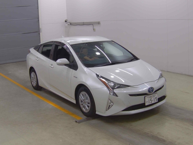 TOYOTA PRIUS — фото