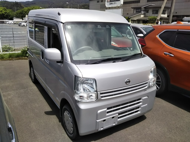 NISSAN CLIPPER — фото