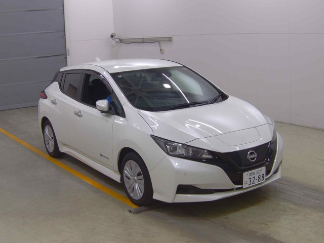 NISSAN LEAF — фото