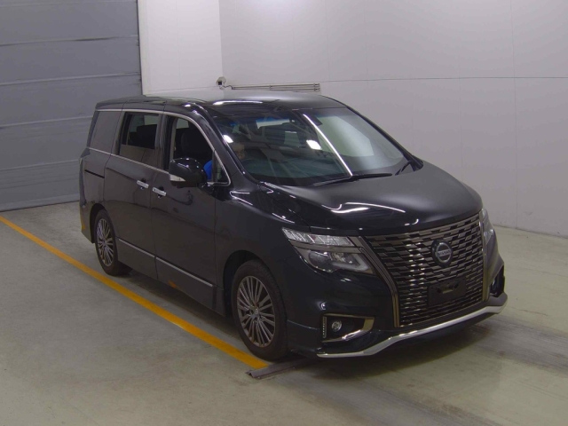 NISSAN ELGRAND — фото