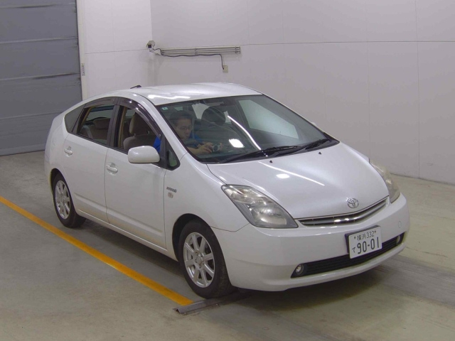 TOYOTA PRIUS — фото