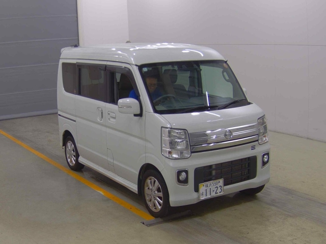 NISSAN CLIPPER — фото