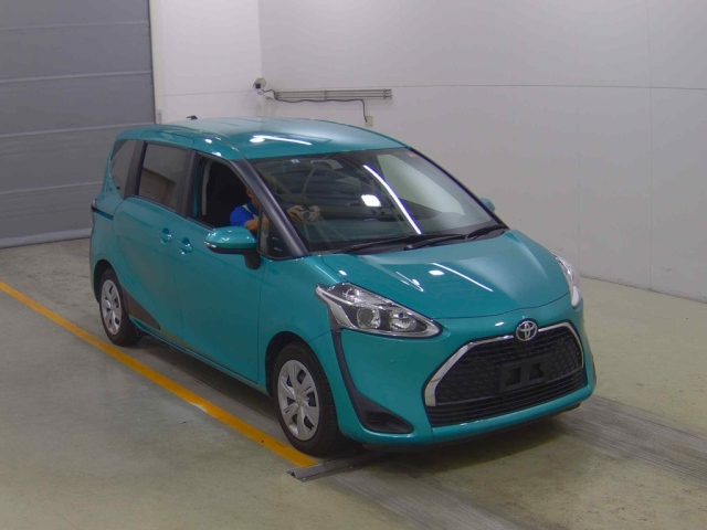 TOYOTA SIENTA — фото