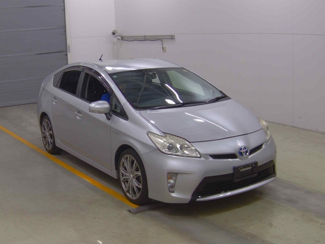 TOYOTA PRIUS — фото