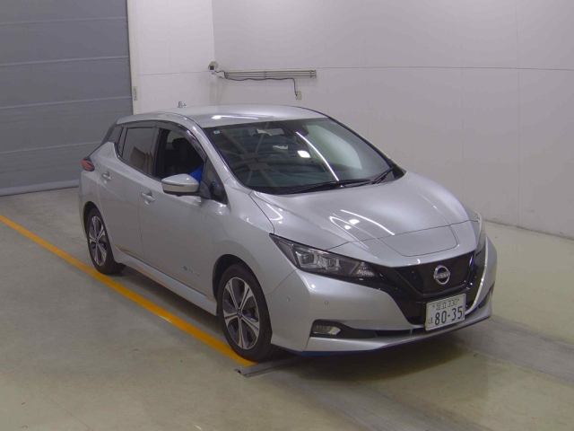 NISSAN LEAF — фото