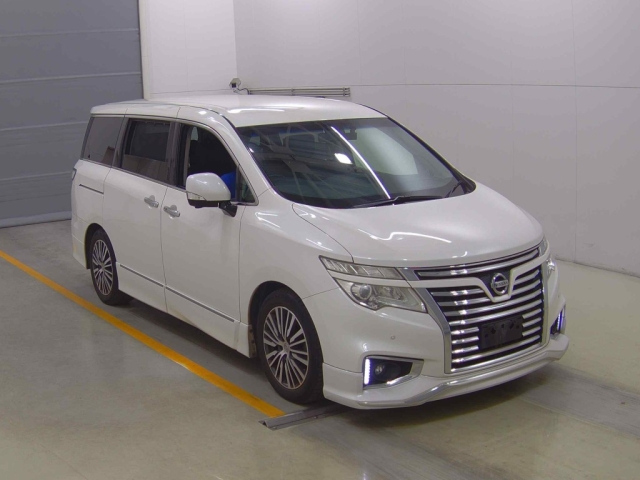 NISSAN ELGRAND — фото