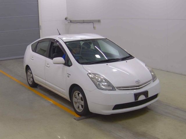 TOYOTA PRIUS — фото