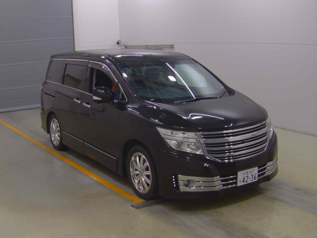 NISSAN ELGRAND — фото