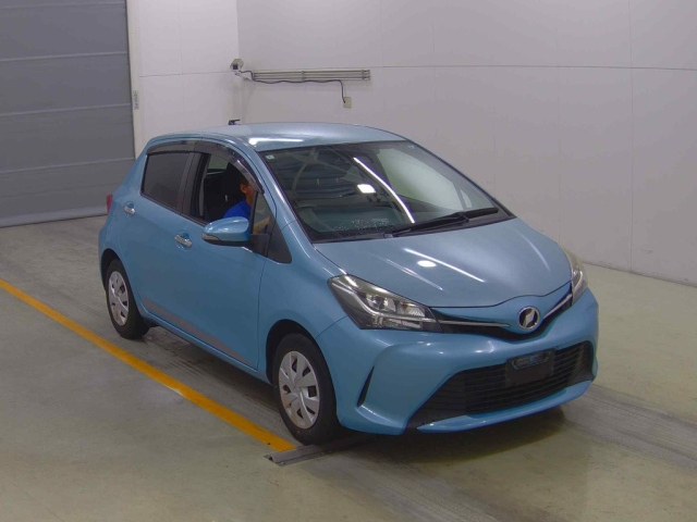TOYOTA VITZ — фото