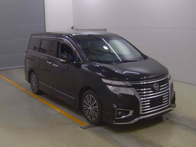 NISSAN ELGRAND — фото