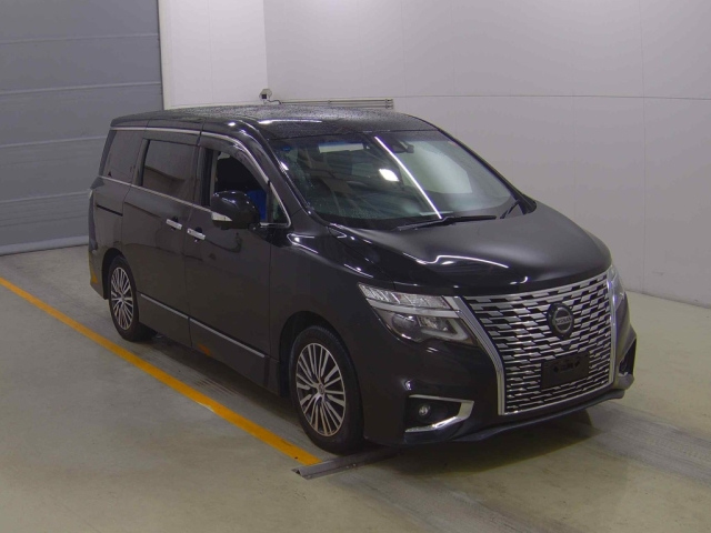 NISSAN ELGRAND — фото