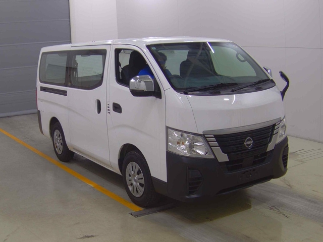 NISSAN CARAVAN — фото