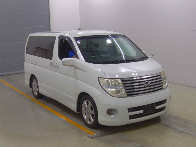 NISSAN ELGRAND — фото